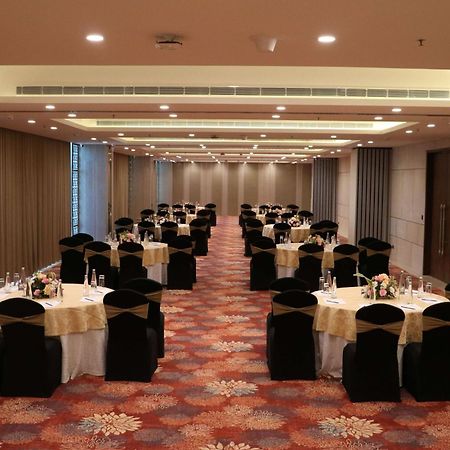 Gift City Club, A Member Of Radisson Individuals Gandhinagar Eksteriør billede