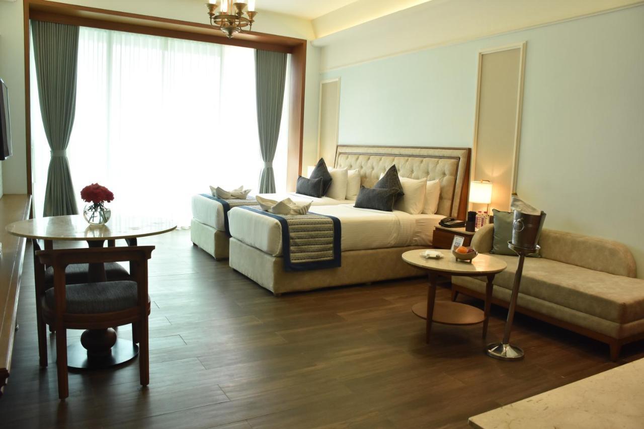 Gift City Club, A Member Of Radisson Individuals Gandhinagar Eksteriør billede