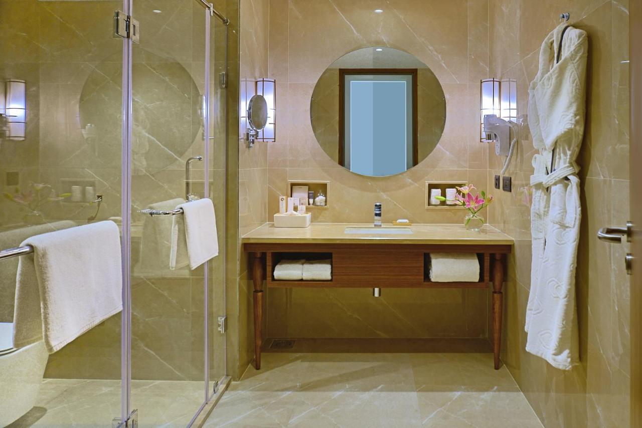 Gift City Club, A Member Of Radisson Individuals Gandhinagar Eksteriør billede