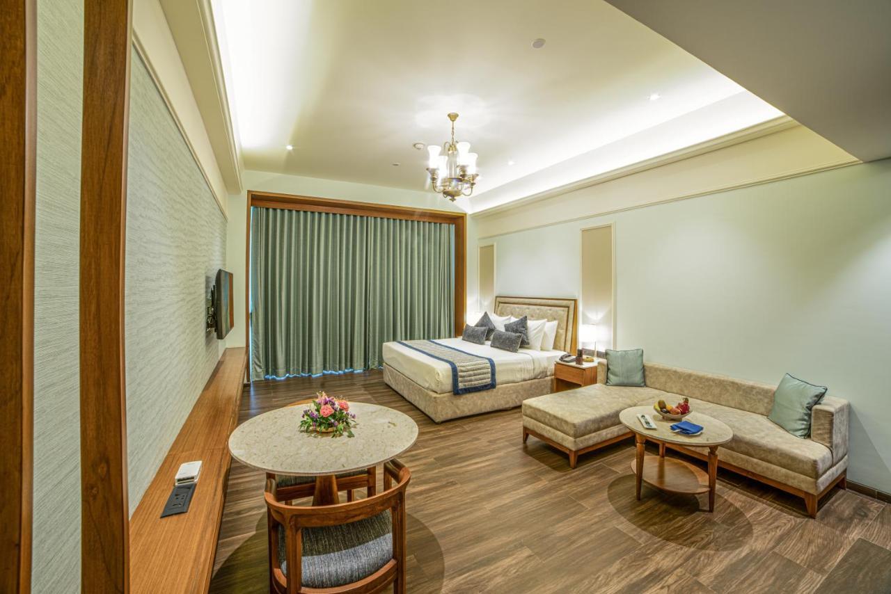 Gift City Club, A Member Of Radisson Individuals Gandhinagar Eksteriør billede