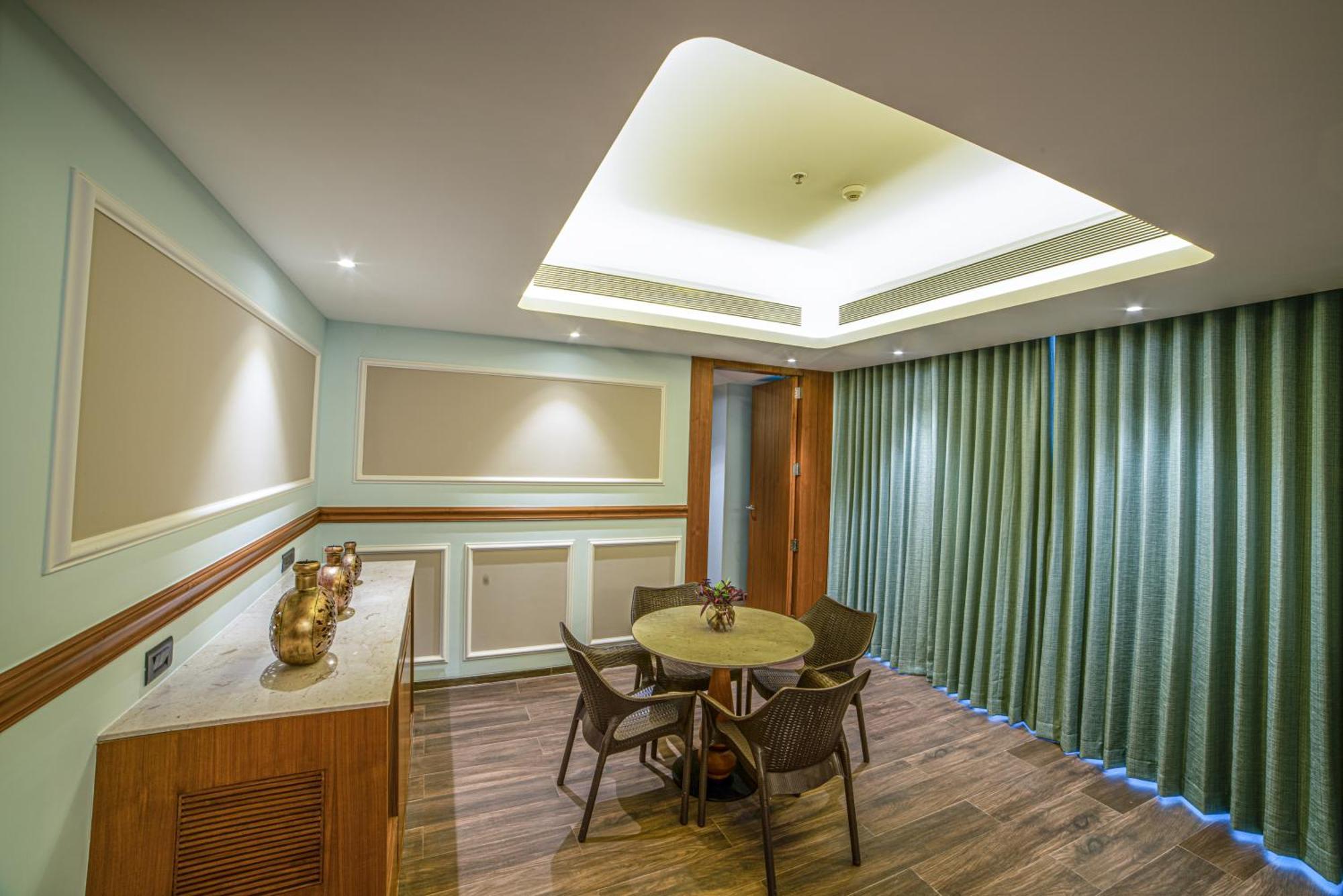 Gift City Club, A Member Of Radisson Individuals Gandhinagar Eksteriør billede