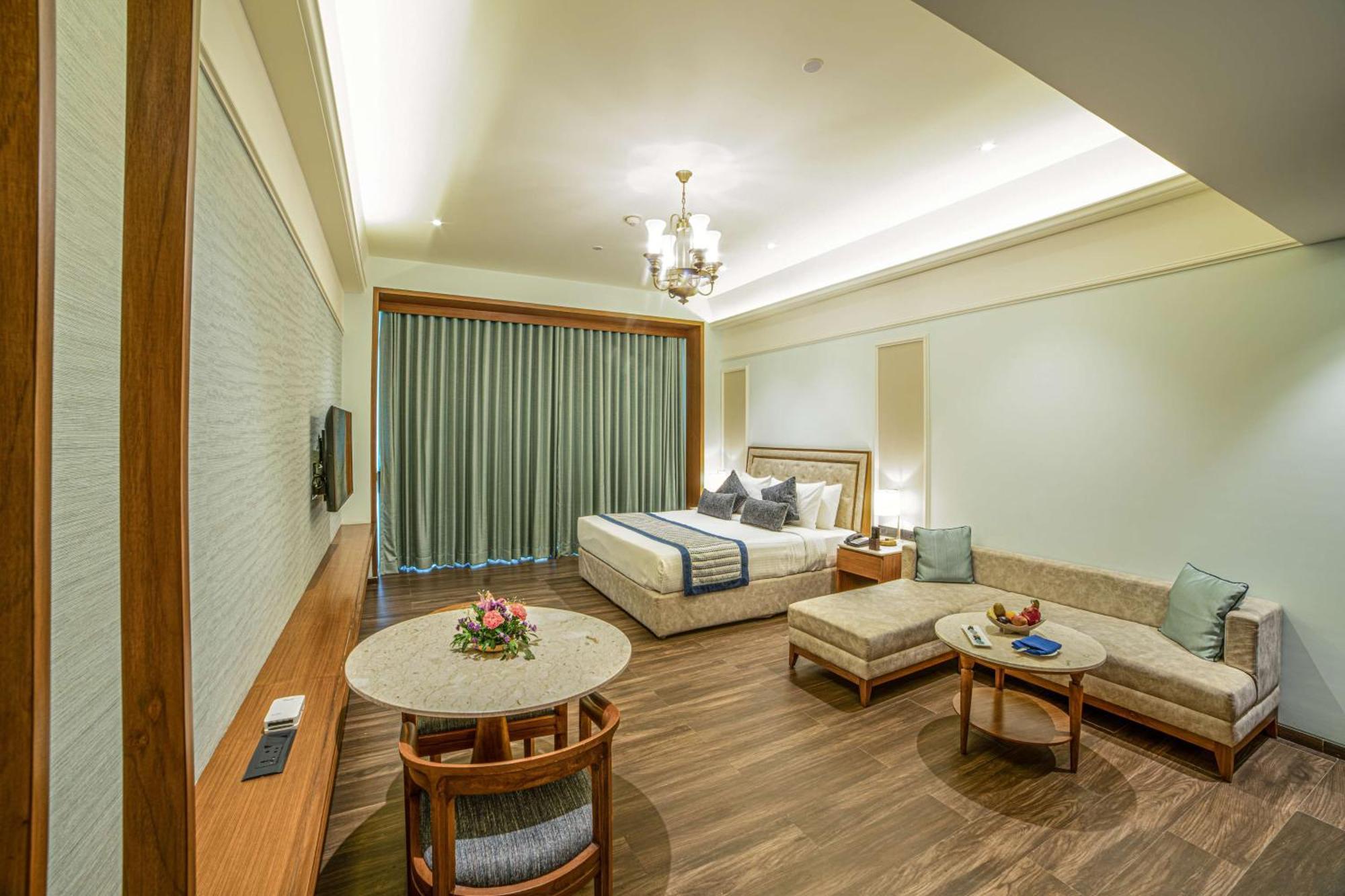 Gift City Club, A Member Of Radisson Individuals Gandhinagar Eksteriør billede