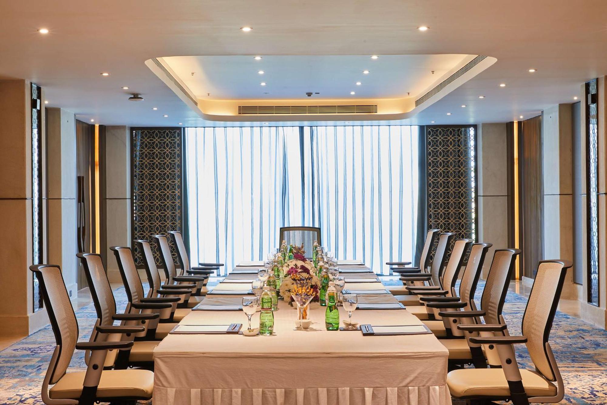 Gift City Club, A Member Of Radisson Individuals Gandhinagar Eksteriør billede