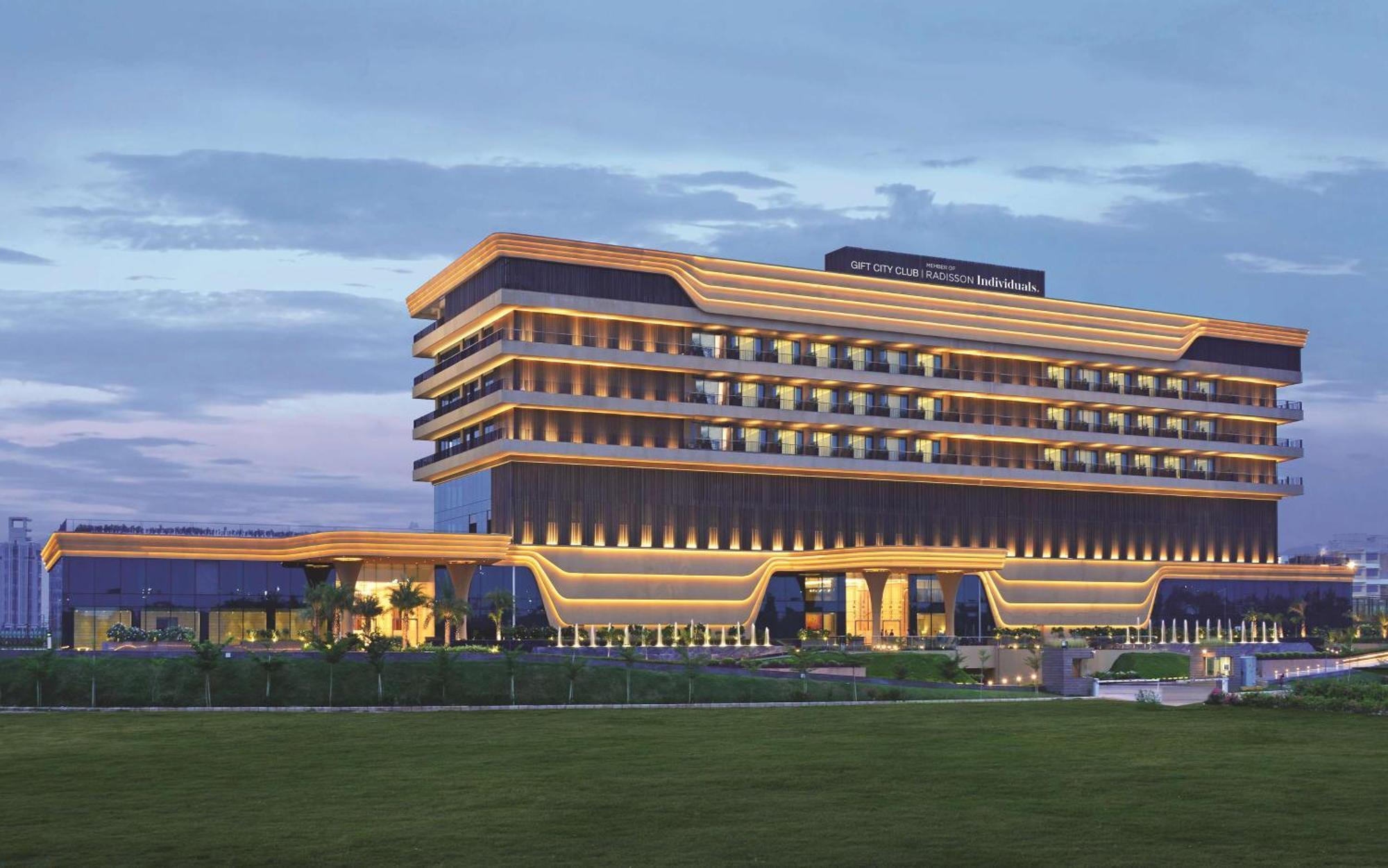 Gift City Club, A Member Of Radisson Individuals Gandhinagar Eksteriør billede