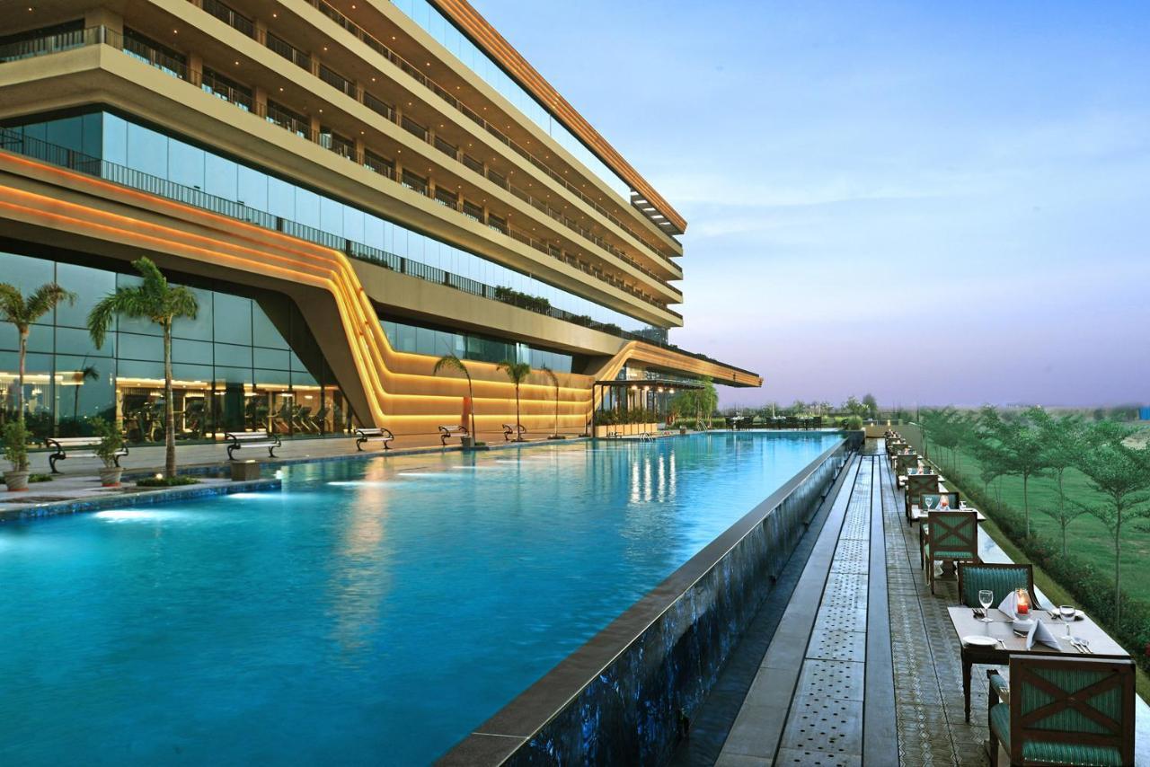 Gift City Club, A Member Of Radisson Individuals Gandhinagar Eksteriør billede