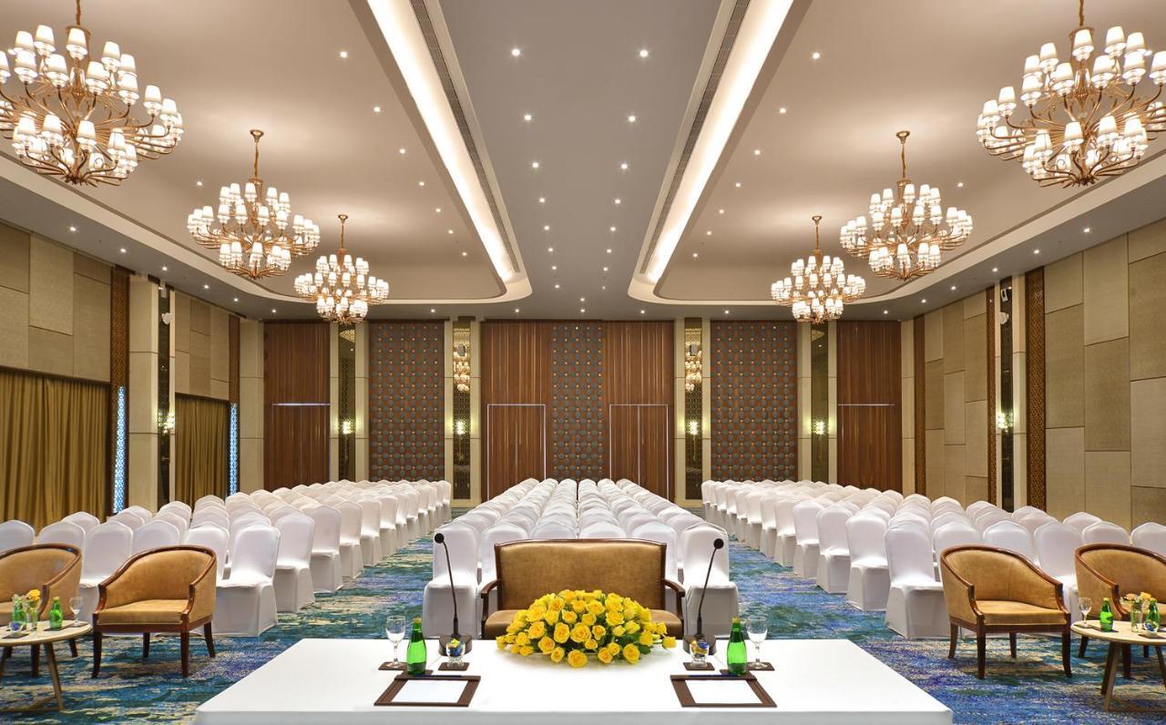 Gift City Club, A Member Of Radisson Individuals Gandhinagar Eksteriør billede