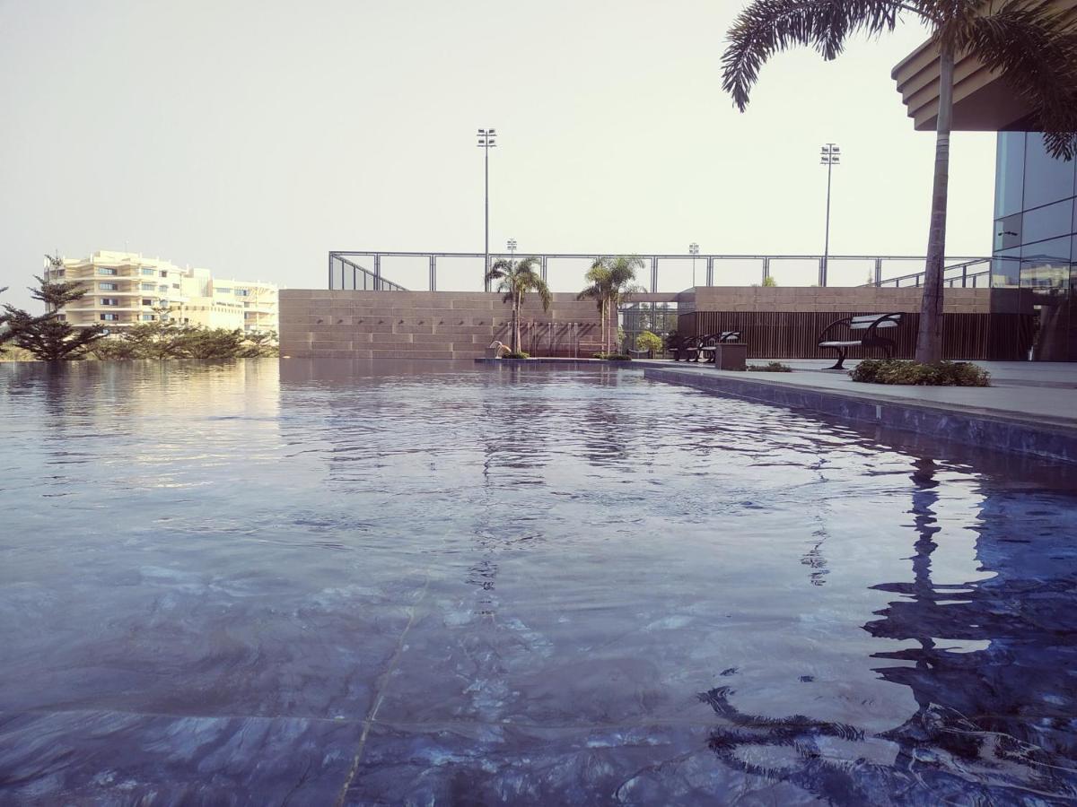 Gift City Club, A Member Of Radisson Individuals Gandhinagar Eksteriør billede