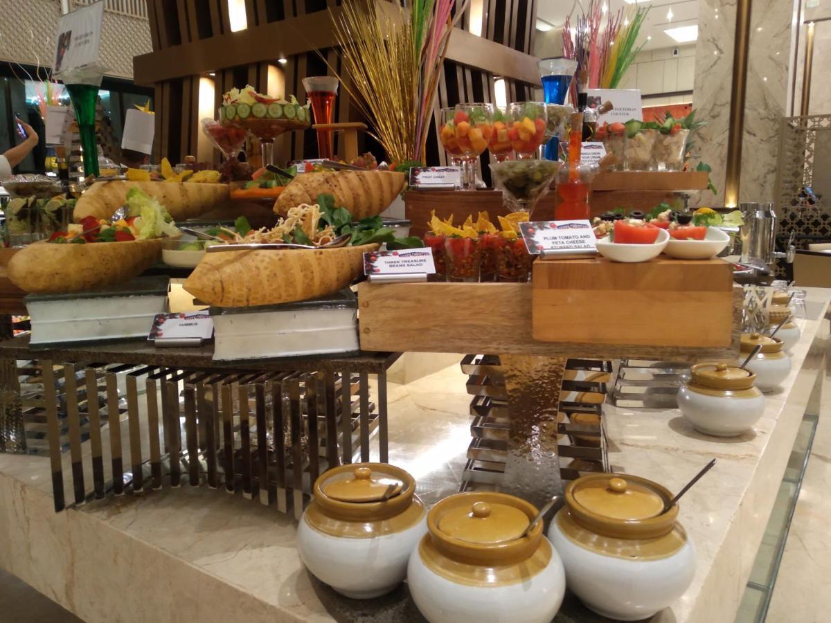 Gift City Club, A Member Of Radisson Individuals Gandhinagar Eksteriør billede